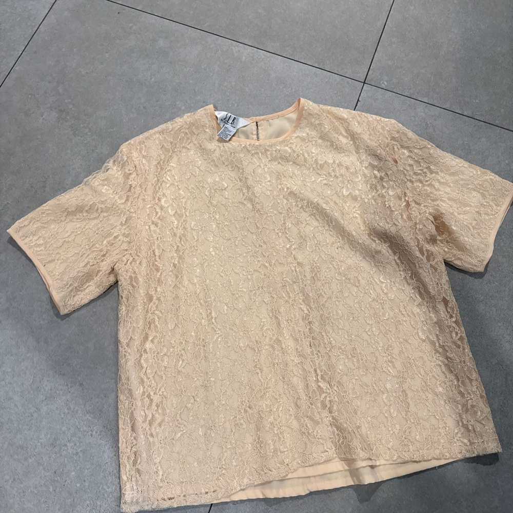 Chic Lace Blouse in Soft Beige